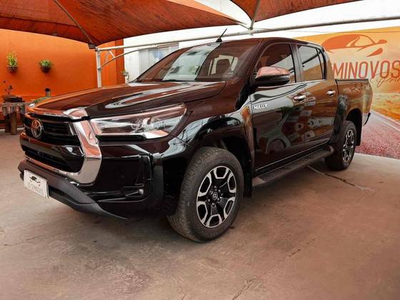 TOYOTA HILUX 2.8 D-4D TURBO DIESEL CD SRX 4X4 AUTOMÁTICO